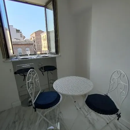 Finestre In Piazza Apartment *